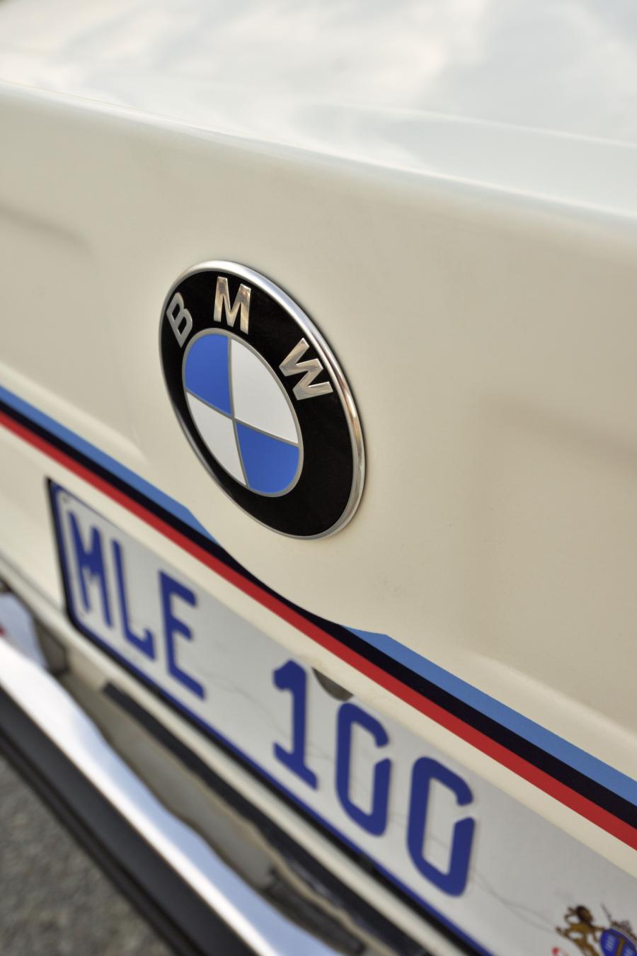 Логотип BMW 530 MLE (E12) 1976 года  (ZA) (фото 16 из 95)